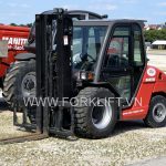 Manitou_forklift_in_Munich